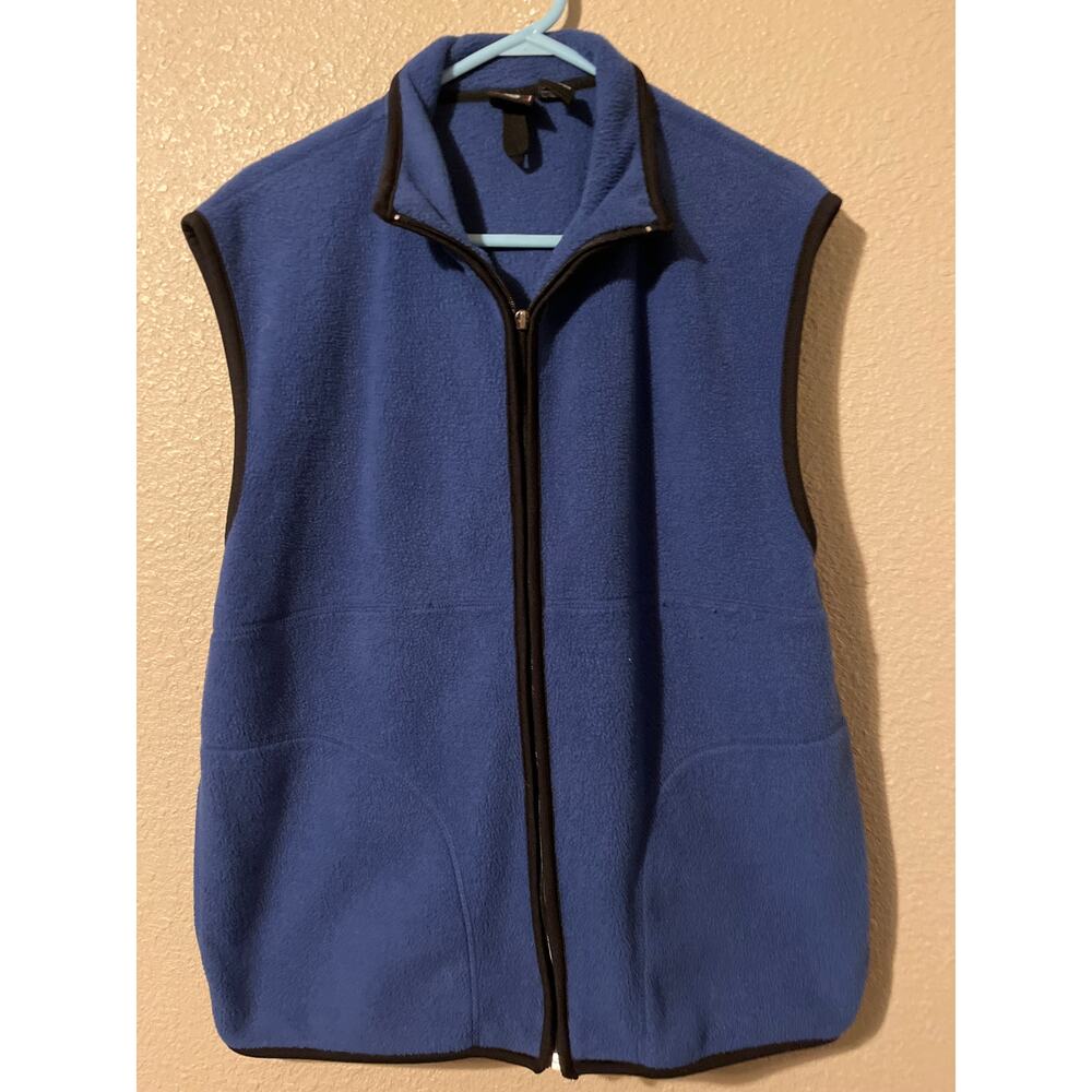 Footlocker men’s zip up front vest fleece